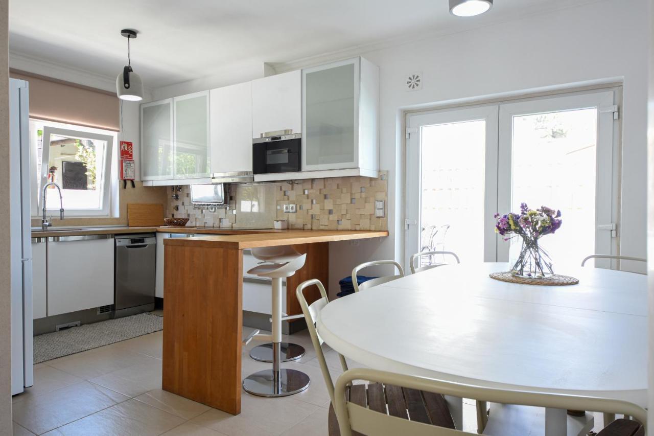 Aroeira Villa With Heated Pool By Golf Course, Beach And Lisbon Bagian luar foto